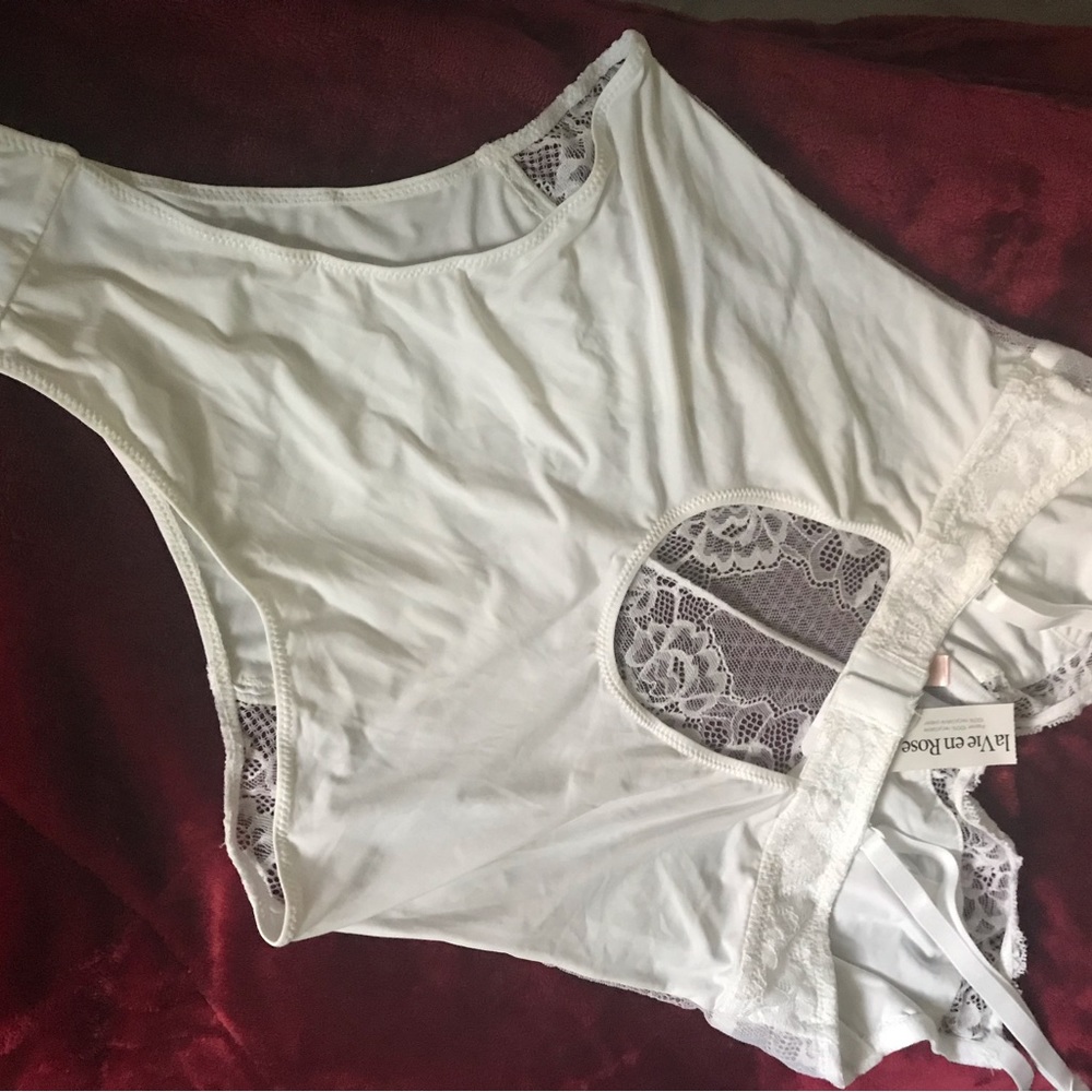 Lingerie - Picture 2 of 2